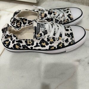 Converse leopard print